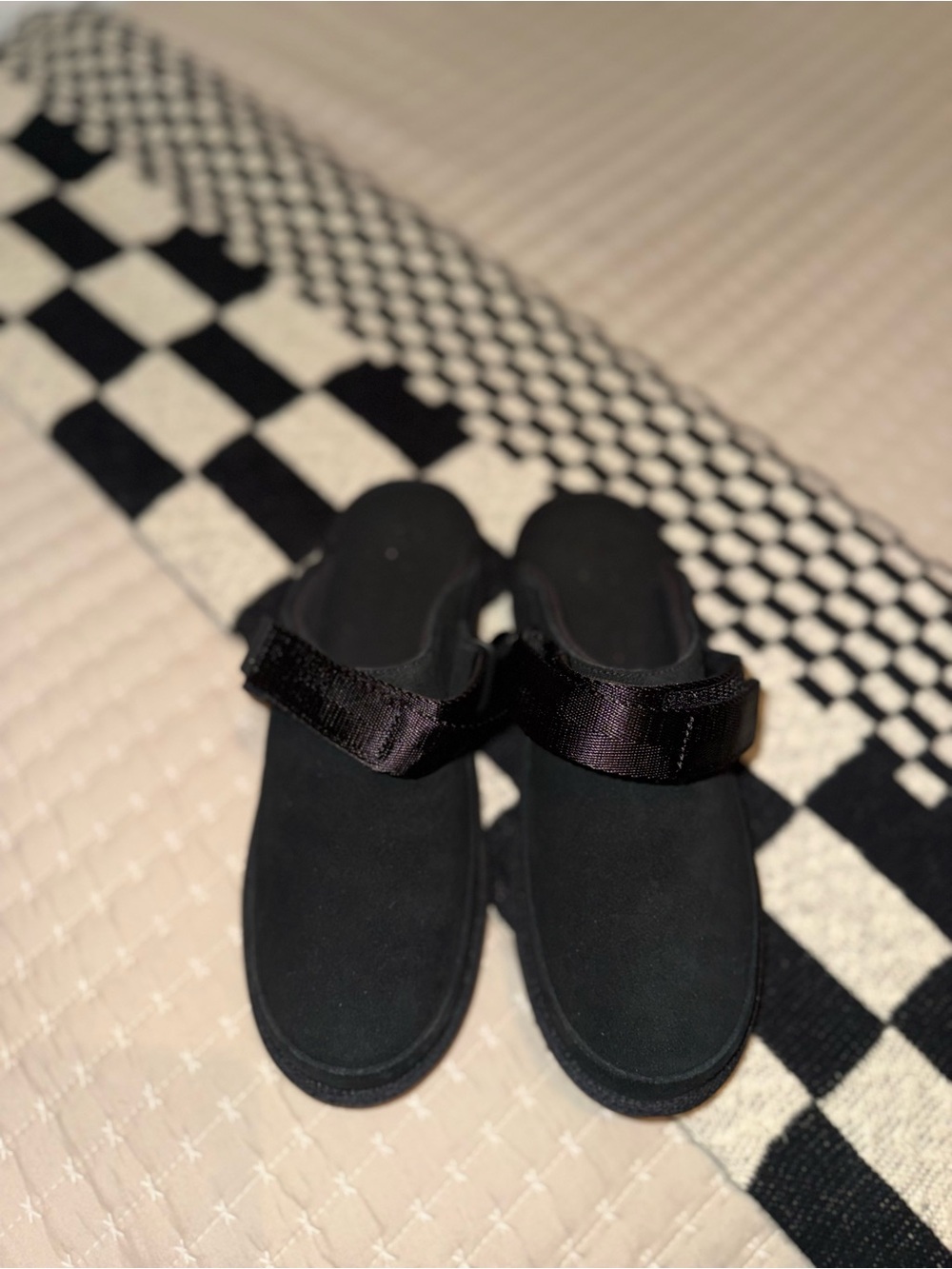 UGG Goldenstar Clog kids size US 6
